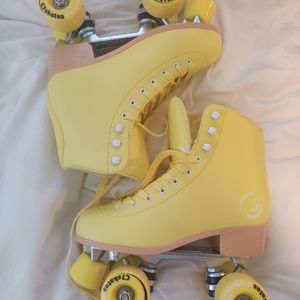 C7 Roller Skates Size 8